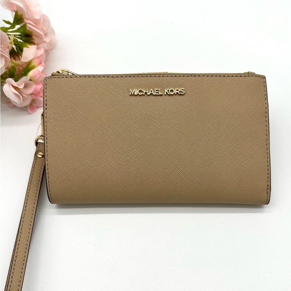 Michael Kors Jet Set Travel Double Zip Leather Wristlet - Bisque / GOLD